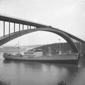Fartyget Sunnaren vid Sandöbron

