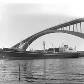 Fartyget Trianon vid Sandöbron

