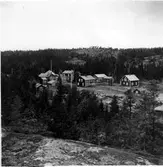 Bönhamn. Före detta säsongsfiskeläge som under århundranden spelat stor roll för Nordingrås näringsliv med bofast befolkning sedan 1700 talet. Stora sjöbodar och båthus kring hamnen och ovanför liggande bostadshus. Kapell från 1600 talet.