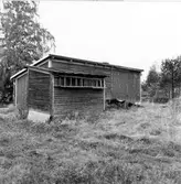 Uthus med förråd, garage och inrett bostadsrum