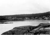 Bönhamn. Före detta säsongsfiskeläge som under århundranden spelat stor roll för Nordingrås näringsliv med bofast befolkning sedan 1700 talet. Stora sjöbodar och båthus kring hamnen och ovanför liggande bostadshus. Kapell från 1600 talet