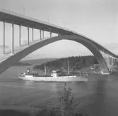 Fartyget Fjord vid Sandöbron

