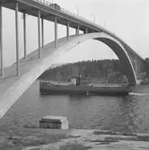 Fartyget Hedda vid Sandöbron