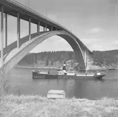 Fartyget Martha Peters vid Sandöbron

