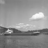 Fartyget Scol Venture vid Sandöbron

