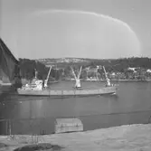 Fartyget Bremer Westen vid Sandöbron

