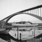 Fartyget Heranger vid Sandöbron
