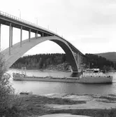 Fartyget Lindö vid Sandöbron

