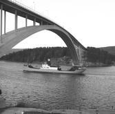 Fartyget Skaraborg vid Sandöbron

