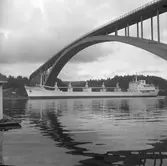 Fartyget Valencia vid Sandöbron

