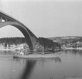 Fartyget Öresund vid Sandöbron