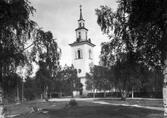Ytterlännäs nya kyrka uppfördes åren 1848-54 efter ritningar av A J Åkerlund. Den består av ett långhus med sakristian ursprungligen bakom koret och ett torn i väster.Empirestilen dominerar kyrkans arkitektoniska form.