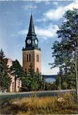 Örnsköldsviks stads första kyrka ritad av Gustaf Améen i nordisk stil och invigdes 1910. Vid en restaurering 1972 ändrades den norra korsarmen till ett mindre kapell, ofta kallat Sköldska koret. Under kapellet finns en krypta som fungerar som gravkapell. Den är byggd av tegel med vitmålade blinderingar. Portalen är huggen i granit. Planlösningen är oregelbunden med tornet i sydvästra hörnet. Kyrkorummet består av mittskepp täckt av tre valv samt tvärskepp.1952-54 gjordes en genomgripande restaurering. Sakrestian revs och koret blev bredare och djupare. Korgolvet höjdes och ny sakrestia byggdes.