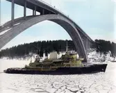 Isbrytaren Tor vid Sandöbron