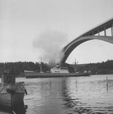 Fartyget Belos vid Sandöbron

