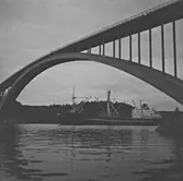 Fartyget Bellis vid Sandöbron

