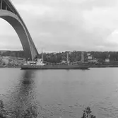 Fartyget Jacob Becker vid Sandöbron