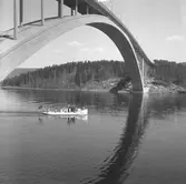 Fartyget Sonja vid Sandöbron

