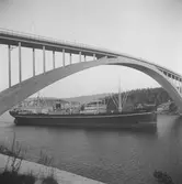 Fartyget Templar vid Sandöbron

