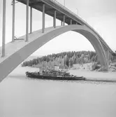 Fartyget Thule vid Sandöbron


