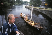 Roddbåtar på väg ut ur slussen, 1995