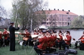 Frälsningsarméns musikkår spelar, 1983