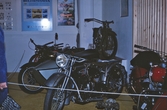 Motorcyklar utställda vid invigning av motormuseum vid Gustavsvik, 1983
