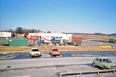 Parkering i vivalla företagsby, maj 1981