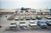 Parkering vid MM- och veteranbilsmässa i Vivalla företagsby på Boglundsängen, 1982
