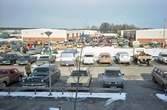 Besökare på MM- och veteranbilsmässa i Vivalla företagsby på Boglundsängen, 1982