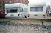 Husvagnar på parkering vid Kexfabriken på Ribbingsgatan 1-9, 1980-tal