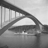 Fartyget Snöfrid vid Sandöbron

