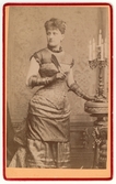 Kvinna med solfjäder, 1860-tal