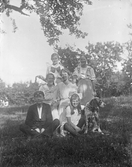 Grupp med hund, 1918