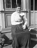 Kvinna med hund, 1918-1919