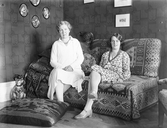 Kvinnor i soffa, 1930-tal