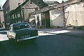 Bil kör på Drottninggatan mot Änggatan, ca 1961
