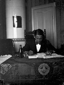 Man som studerar, 1915-1920