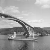 Fartyget Santa Helena vid Sandöbron

