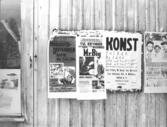 Vägg med affischtavla på Konsum i Sandslån.