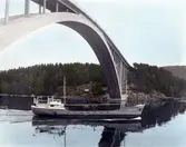 Fartyget Solklint vid Sandöbron