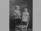 Barnporträtt, sannolikt två bröder vid namn Jonsson.