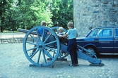 Barn vid slottskanonen vid Örebro slott, 1982