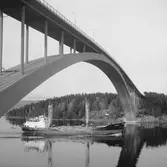 Fartyget Hangudd vid Sandöbron

