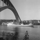 Fartyget Havlyn vid Sandöbron