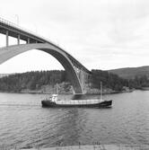 Fartyget Schwansen vid Sandöbron

