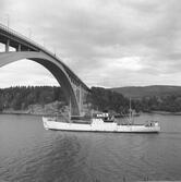 Fartyget Waria vid Sandöbron

