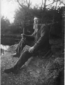 Författaren, folklivsforskaren och läkaren August Bondeson på sitt lantställe 