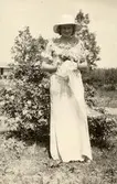 Walborg Redin i brudklänning och hatt, 1933-06-24