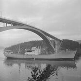 Fartyget Gudmundrå vid Sandöbron

